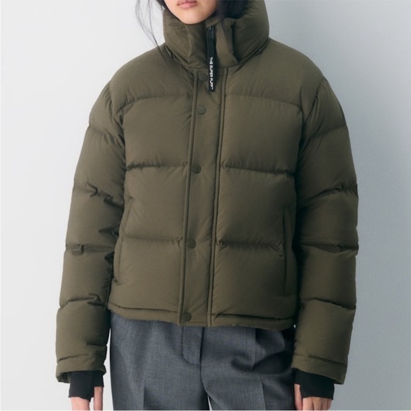 NWOT Aritzia THE SUPER PUFF™ Shorty - cliMATTE™ - Picture 2 of 8